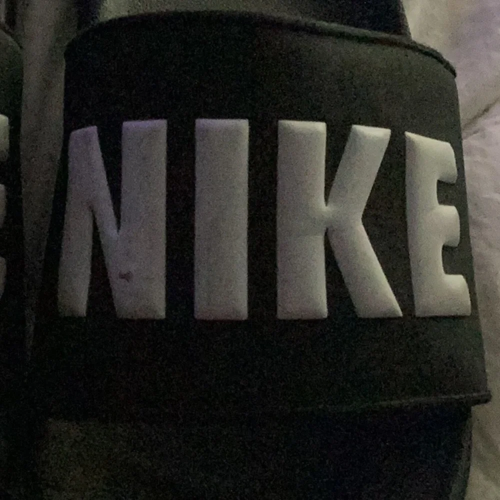 Nike women’s sz 10 sandals. Really nice cushion and support
